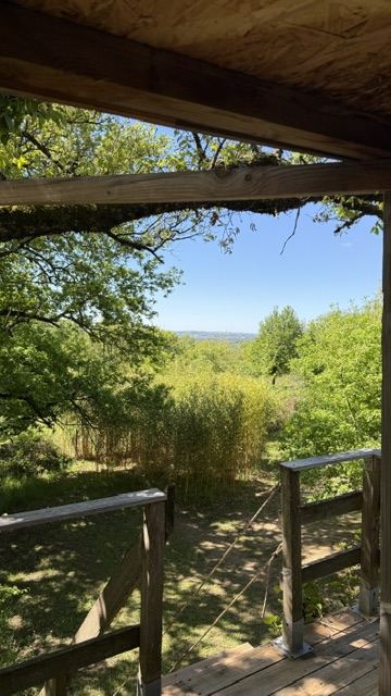 Die Hütte vom umzäunten Garten aus gesehen, Gästezimmer in Arthès