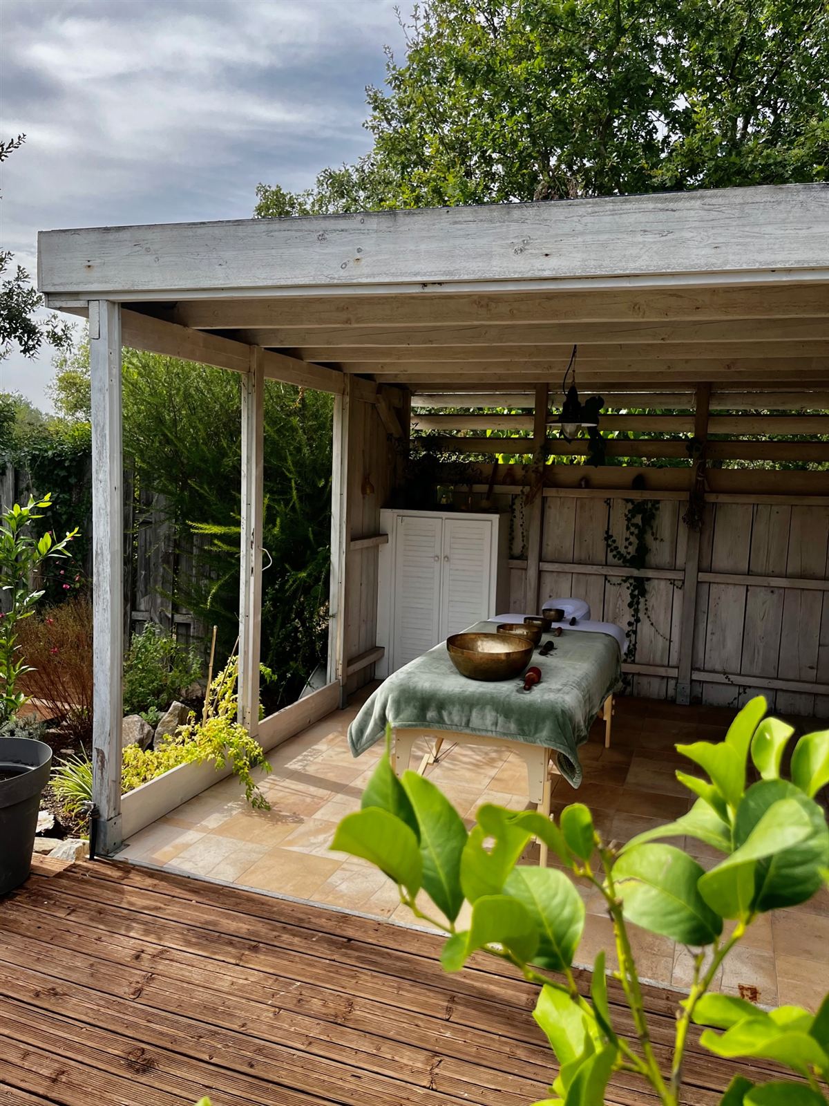 Massagepavillon für Klangschalen im Garten, bei Albi