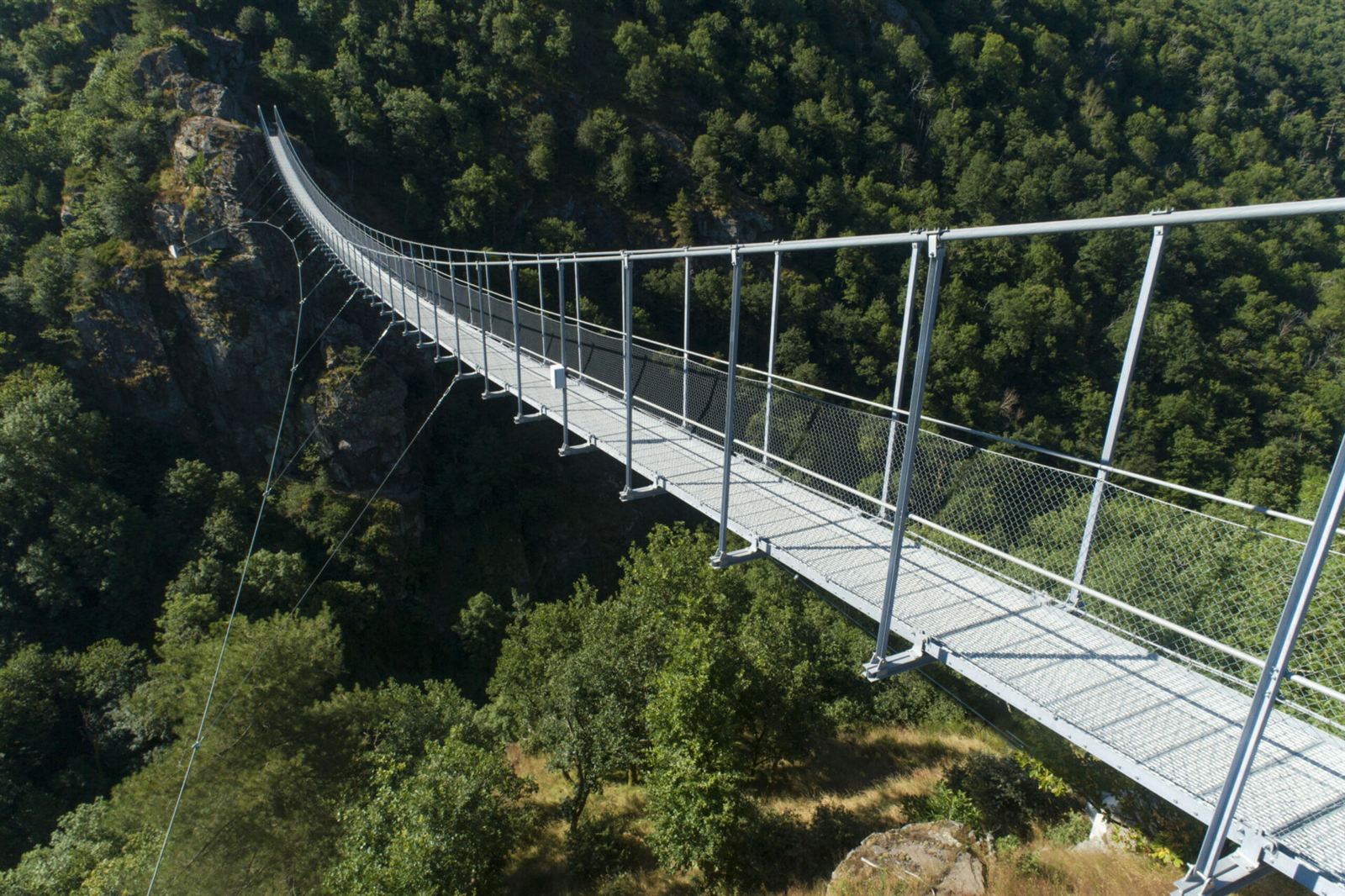 Die Hängebrücke von Mazamet über der Schlucht, Montagne Noire im Tarn
