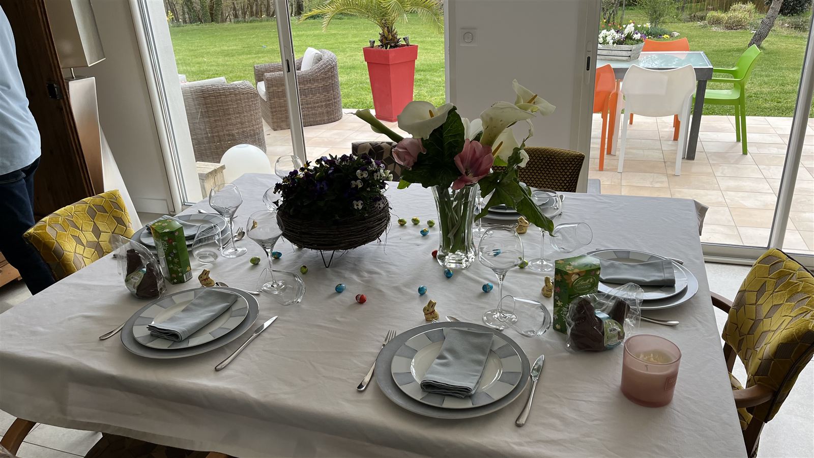 Table set for a shared meal, host table near Albi